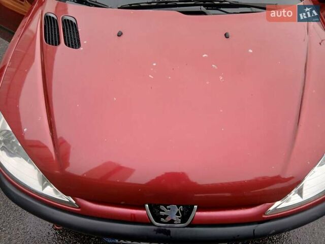 Красный Пежо 206, объемом двигателя 1.4 л и пробегом 231 тыс. км за 3400 $, фото 4 на Automoto.ua