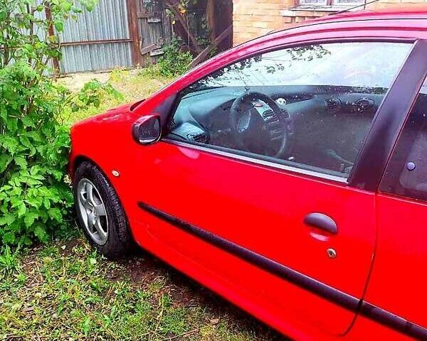 Красный Пежо 206, объемом двигателя 1.4 л и пробегом 211 тыс. км за 3000 $, фото 1 на Automoto.ua