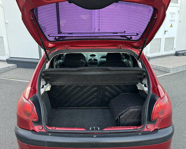 Красный Пежо 206, объемом двигателя 1.4 л и пробегом 263 тыс. км за 2600 $, фото 14 на Automoto.ua