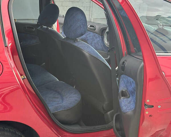Червоний Пежо 206, об'ємом двигуна 1.59 л та пробігом 195 тис. км за 3800 $, фото 18 на Automoto.ua