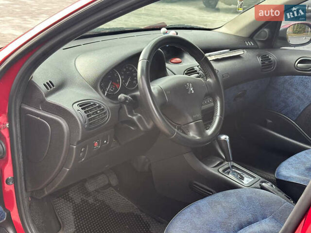 Червоний Пежо 206, об'ємом двигуна 1.59 л та пробігом 195 тис. км за 3800 $, фото 13 на Automoto.ua