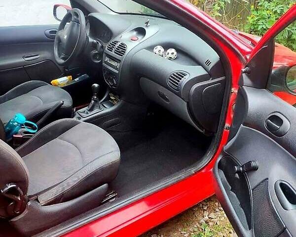 Красный Пежо 206, объемом двигателя 1.4 л и пробегом 211 тыс. км за 3000 $, фото 7 на Automoto.ua