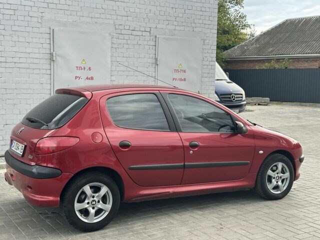 Красный Пежо 206, объемом двигателя 1.6 л и пробегом 195 тыс. км за 3750 $, фото 4 на Automoto.ua