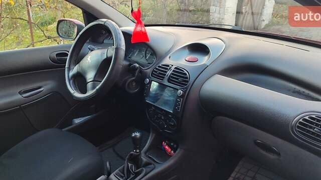 Червоний Пежо 206, об'ємом двигуна 1.4 л та пробігом 204 тис. км за 2850 $, фото 8 на Automoto.ua