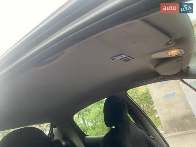 Красный Пежо 206, объемом двигателя 1.4 л и пробегом 221 тыс. км за 3300 $, фото 11 на Automoto.ua