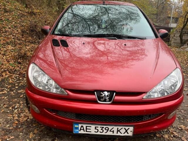Червоний Пежо 206, об'ємом двигуна 1.6 л та пробігом 218 тис. км за 3500 $, фото 1 на Automoto.ua