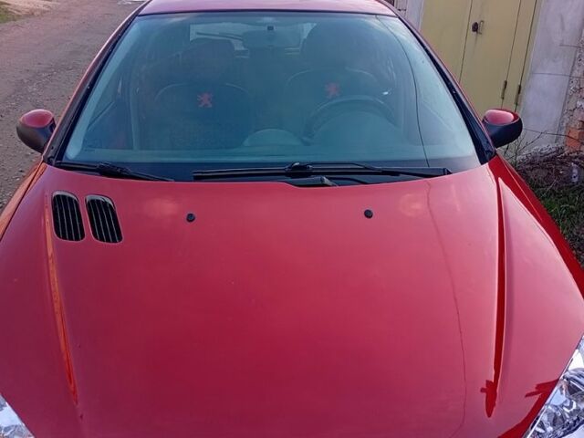 Червоний Пежо 206, об'ємом двигуна 1.4 л та пробігом 167 тис. км за 3300 $, фото 2 на Automoto.ua