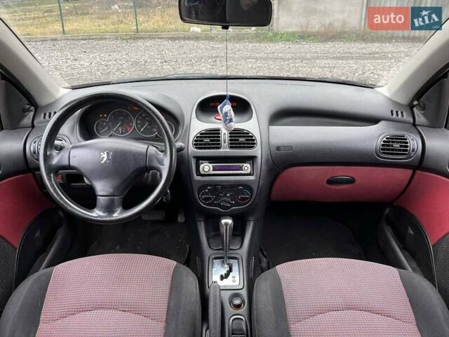 Красный Пежо 206, объемом двигателя 1.36 л и пробегом 232 тыс. км за 2990 $, фото 11 на Automoto.ua