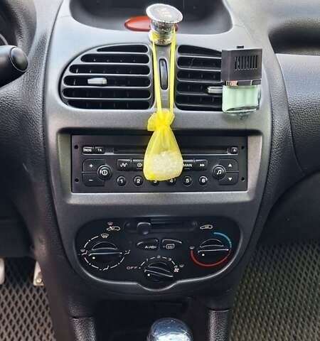 Красный Пежо 206, объемом двигателя 1.4 л и пробегом 199 тыс. км за 3900 $, фото 13 на Automoto.ua