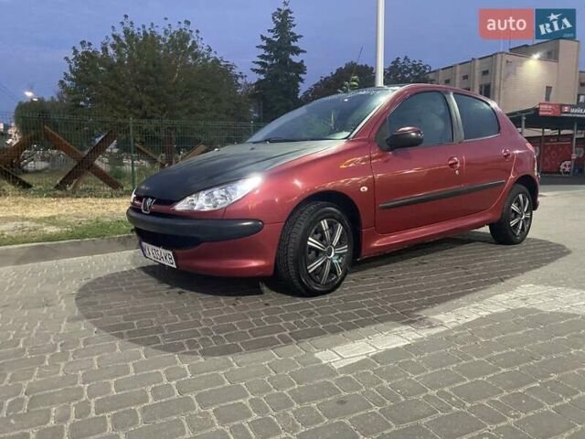 Красный Пежо 206, объемом двигателя 1.4 л и пробегом 221 тыс. км за 3300 $, фото 3 на Automoto.ua