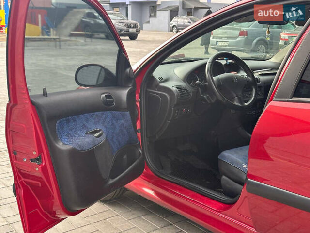 Червоний Пежо 206, об'ємом двигуна 1.59 л та пробігом 195 тис. км за 3800 $, фото 27 на Automoto.ua