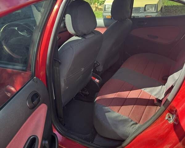 Красный Пежо 206, объемом двигателя 1.36 л и пробегом 133 тыс. км за 4200 $, фото 4 на Automoto.ua