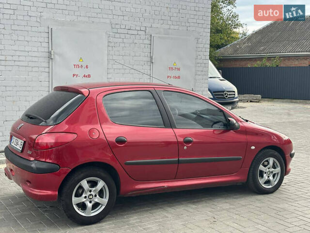 Червоний Пежо 206, об'ємом двигуна 1.59 л та пробігом 195 тис. км за 3800 $, фото 4 на Automoto.ua