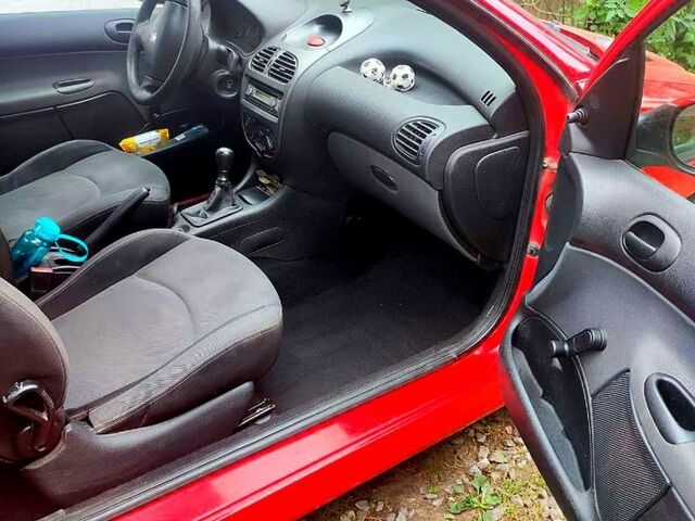 Червоний Пежо 206, об'ємом двигуна 1.4 л та пробігом 211 тис. км за 3000 $, фото 8 на Automoto.ua