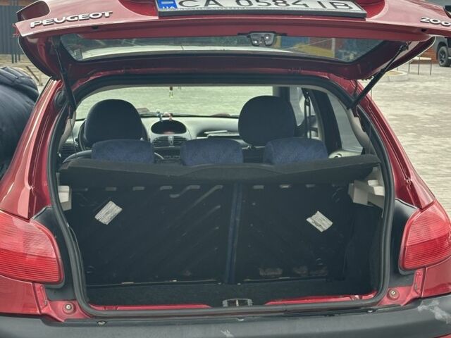 Красный Пежо 206, объемом двигателя 1.6 л и пробегом 195 тыс. км за 3750 $, фото 22 на Automoto.ua