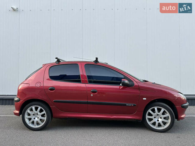 Красный Пежо 206, объемом двигателя 1.4 л и пробегом 263 тыс. км за 2600 $, фото 3 на Automoto.ua