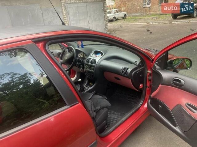 Красный Пежо 206, объемом двигателя 1.4 л и пробегом 221 тыс. км за 3300 $, фото 8 на Automoto.ua