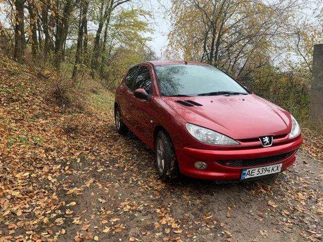 Червоний Пежо 206, об'ємом двигуна 1.6 л та пробігом 218 тис. км за 3500 $, фото 3 на Automoto.ua