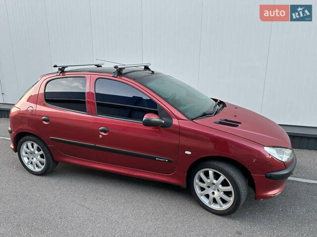 Красный Пежо 206, объемом двигателя 1.4 л и пробегом 263 тыс. км за 2600 $, фото 5 на Automoto.ua