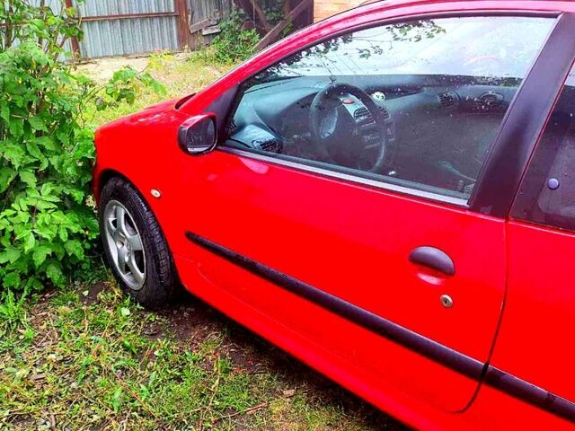 Червоний Пежо 206, об'ємом двигуна 1.4 л та пробігом 211 тис. км за 3000 $, фото 2 на Automoto.ua