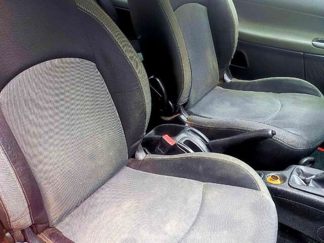 Червоний Пежо 206, об'ємом двигуна 1.4 л та пробігом 211 тис. км за 3000 $, фото 4 на Automoto.ua