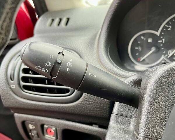 Красный Пежо 206, объемом двигателя 1.36 л и пробегом 232 тыс. км за 2990 $, фото 13 на Automoto.ua