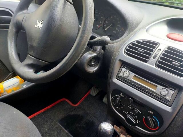 Червоний Пежо 206, об'ємом двигуна 1.4 л та пробігом 211 тис. км за 3000 $, фото 11 на Automoto.ua