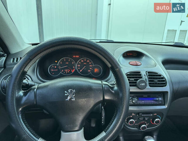 Красный Пежо 206, объемом двигателя 1.4 л и пробегом 263 тыс. км за 2600 $, фото 12 на Automoto.ua