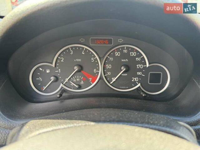 Красный Пежо 206, объемом двигателя 1.36 л и пробегом 133 тыс. км за 4200 $, фото 2 на Automoto.ua