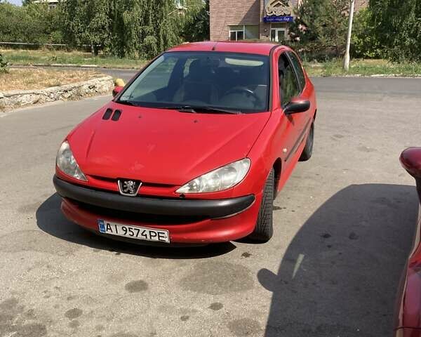 Красный Пежо 206, объемом двигателя 1.4 л и пробегом 433 тыс. км за 2930 $, фото 2 на Automoto.ua