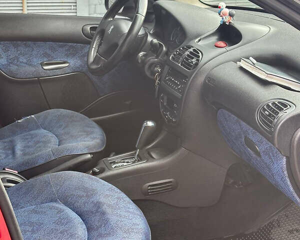 Червоний Пежо 206, об'ємом двигуна 1.59 л та пробігом 195 тис. км за 3800 $, фото 20 на Automoto.ua