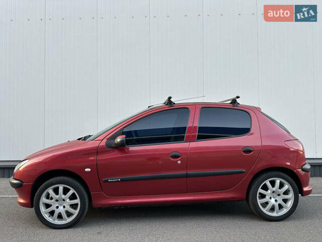 Красный Пежо 206, объемом двигателя 1.4 л и пробегом 263 тыс. км за 2600 $, фото 2 на Automoto.ua