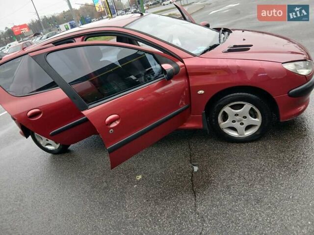 Красный Пежо 206, объемом двигателя 1.4 л и пробегом 231 тыс. км за 3400 $, фото 2 на Automoto.ua