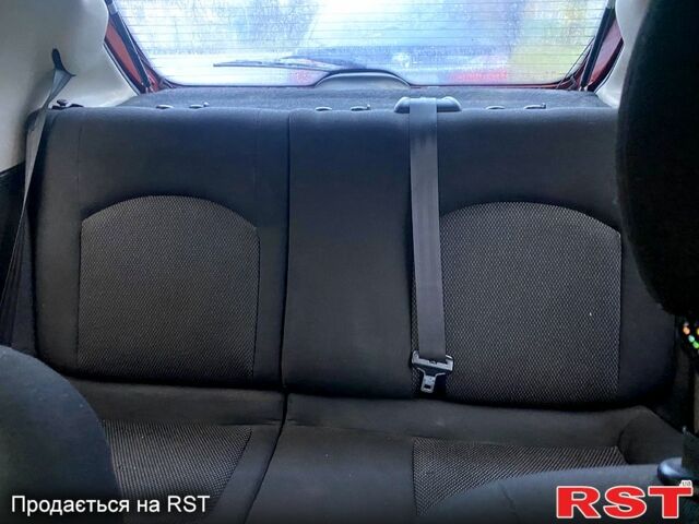 Красный Пежо 206, объемом двигателя 1.6 л и пробегом 269 тыс. км за 3900 $, фото 7 на Automoto.ua