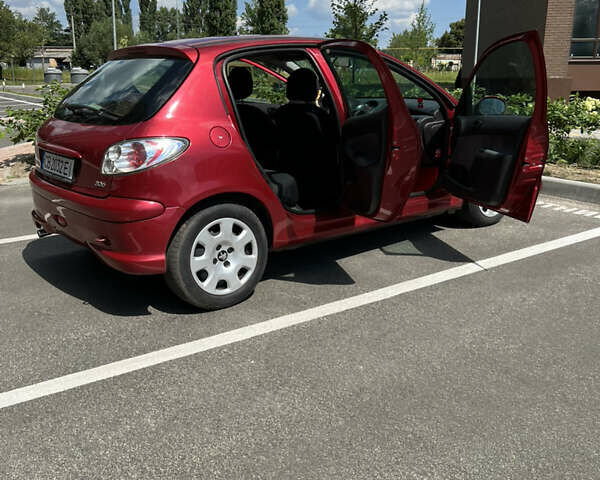Червоний Пежо 206, об'ємом двигуна 1.36 л та пробігом 268 тис. км за 3500 $, фото 11 на Automoto.ua