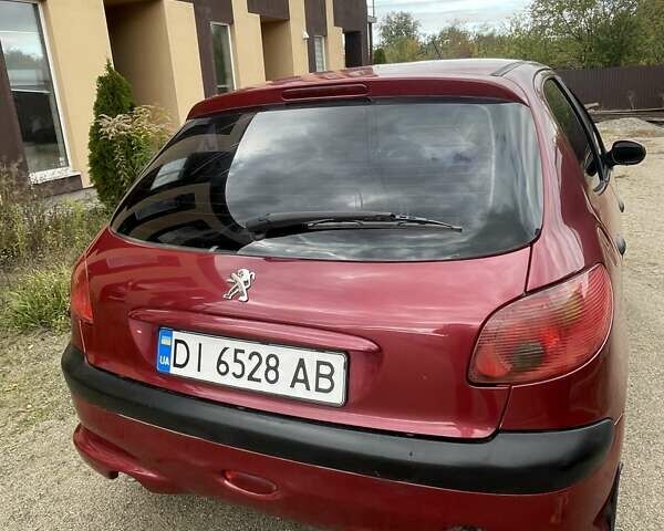 Красный Пежо 206, объемом двигателя 1.36 л и пробегом 181 тыс. км за 3900 $, фото 2 на Automoto.ua