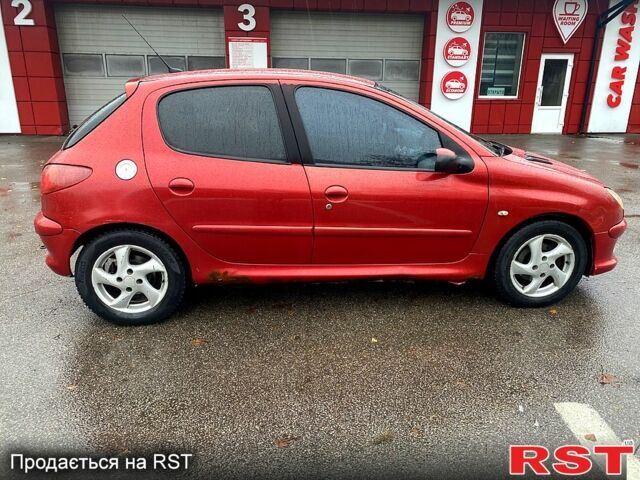 Красный Пежо 206, объемом двигателя 1.6 л и пробегом 269 тыс. км за 3900 $, фото 2 на Automoto.ua