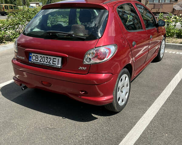 Червоний Пежо 206, об'ємом двигуна 1.36 л та пробігом 268 тис. км за 3500 $, фото 1 на Automoto.ua