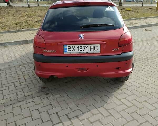 Красный Пежо 206, объемом двигателя 1.4 л и пробегом 177 тыс. км за 3400 $, фото 2 на Automoto.ua