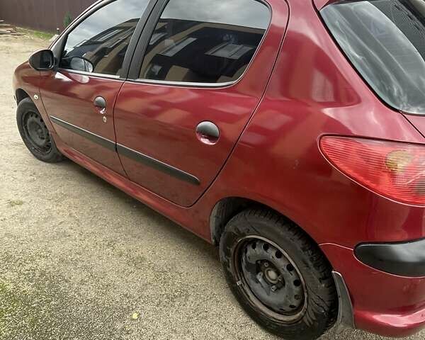 Красный Пежо 206, объемом двигателя 1.36 л и пробегом 181 тыс. км за 3900 $, фото 5 на Automoto.ua