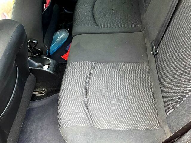 Красный Пежо 206, объемом двигателя 1.6 л и пробегом 269 тыс. км за 3900 $, фото 5 на Automoto.ua