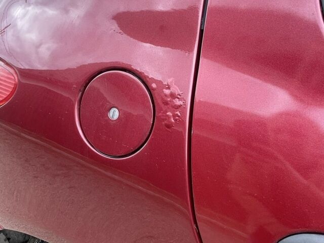 Красный Пежо 206, объемом двигателя 1.4 л и пробегом 182 тыс. км за 4000 $, фото 6 на Automoto.ua