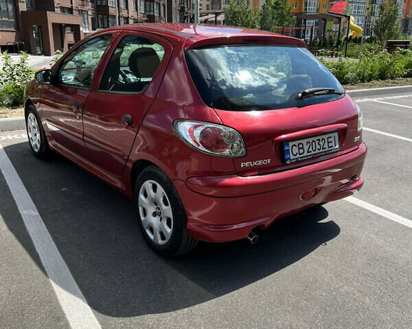 Червоний Пежо 206, об'ємом двигуна 1.36 л та пробігом 268 тис. км за 3500 $, фото 2 на Automoto.ua