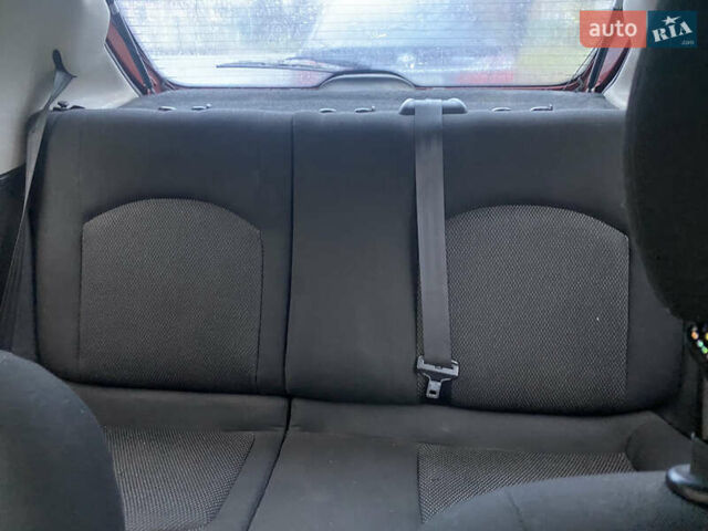 Красный Пежо 206, объемом двигателя 1.59 л и пробегом 269 тыс. км за 3900 $, фото 5 на Automoto.ua