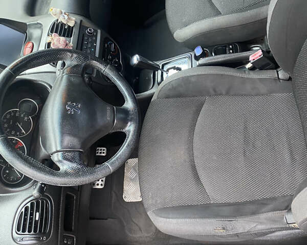 Красный Пежо 206, объемом двигателя 1.59 л и пробегом 269 тыс. км за 3900 $, фото 8 на Automoto.ua