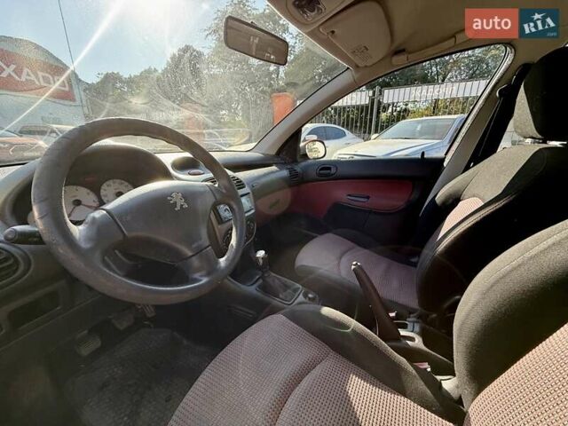 Червоний Пежо 206, об'ємом двигуна 0 л та пробігом 133 тис. км за 2500 $, фото 13 на Automoto.ua