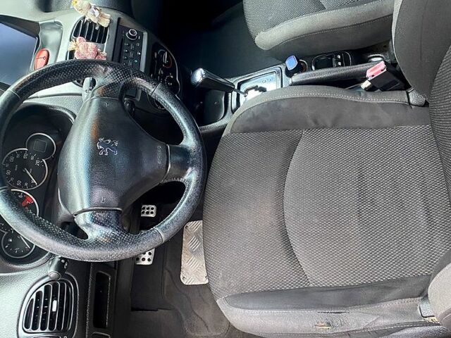 Красный Пежо 206, объемом двигателя 1.6 л и пробегом 269 тыс. км за 3900 $, фото 6 на Automoto.ua