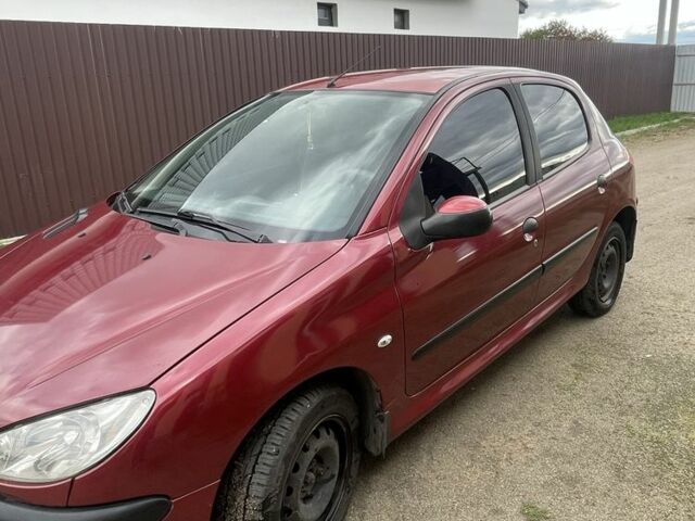 Красный Пежо 206, объемом двигателя 1.4 л и пробегом 182 тыс. км за 4000 $, фото 1 на Automoto.ua