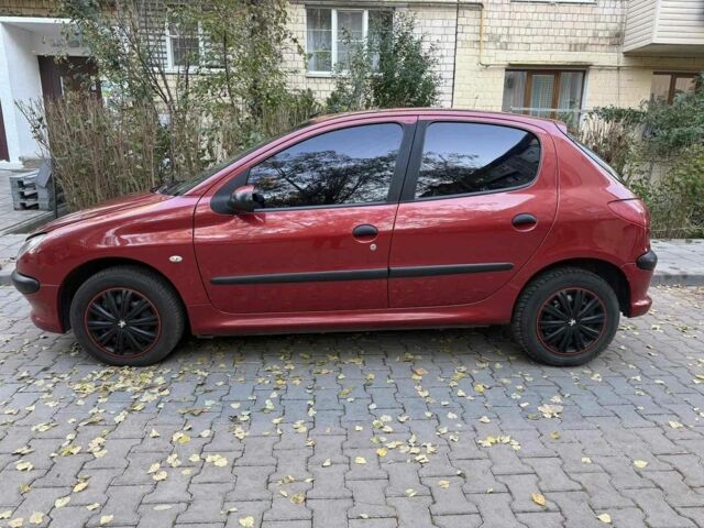 Красный Пежо 206, объемом двигателя 1.4 л и пробегом 171 тыс. км за 3200 $, фото 7 на Automoto.ua