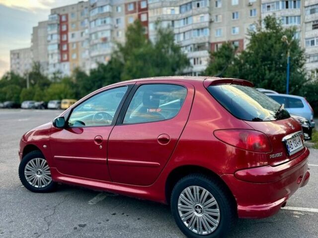 Красный Пежо 206, объемом двигателя 1.4 л и пробегом 230 тыс. км за 4000 $, фото 5 на Automoto.ua